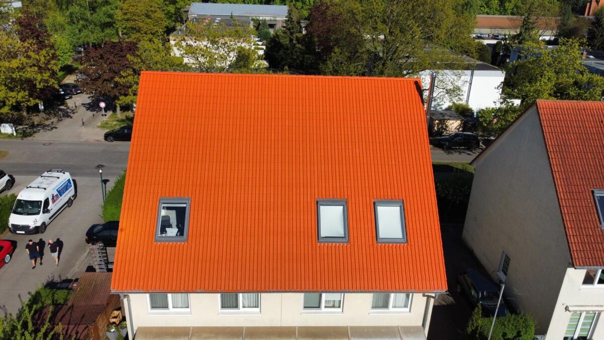 Dachreinigung & Werterhalt für Dächer | HausEner